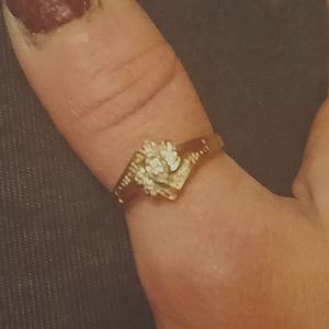 Women's 18k gold wedding ring size 7